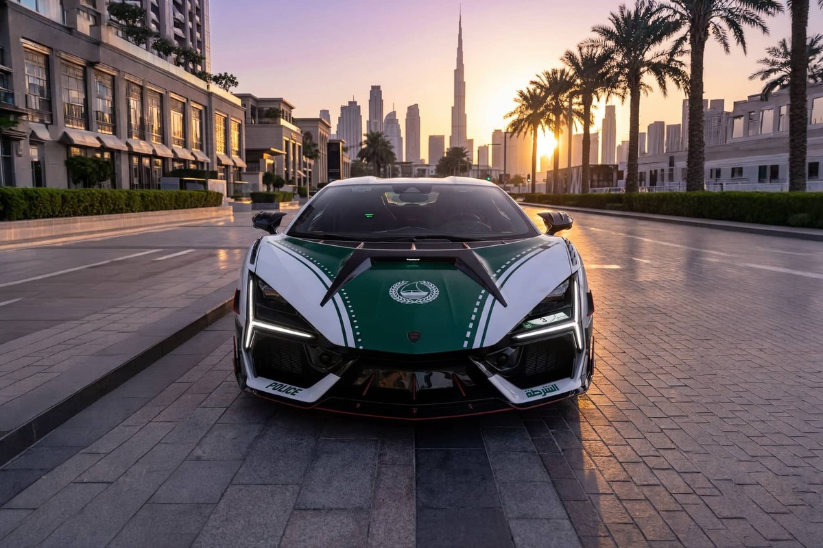 Mansory tặng cảnh sát Dubai siêu xe Lamborghini Revuelto độ cực hiếm